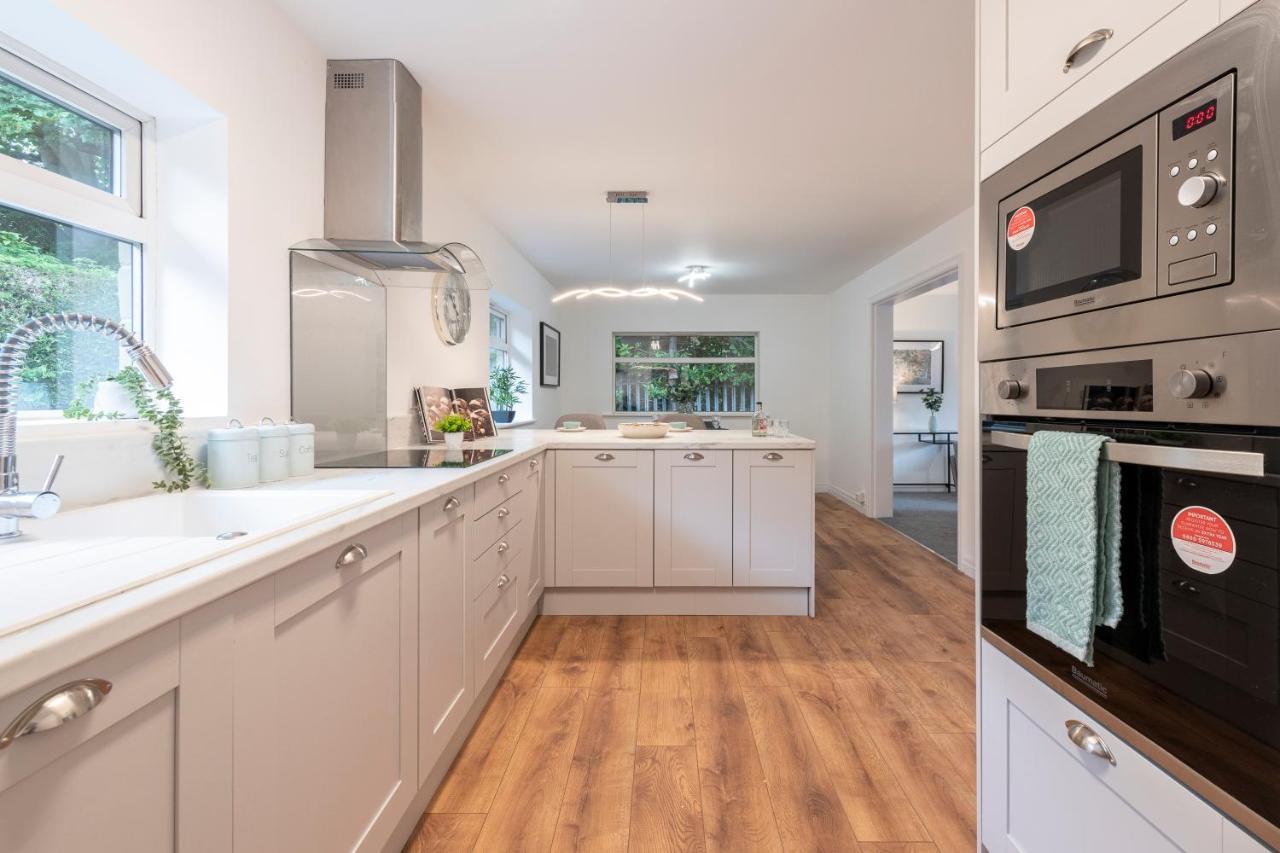 Large 2-Bedroom Bungalow Near Airedale Hospital, Keighley, Convenient Location With Parking Steeton Екстер'єр фото